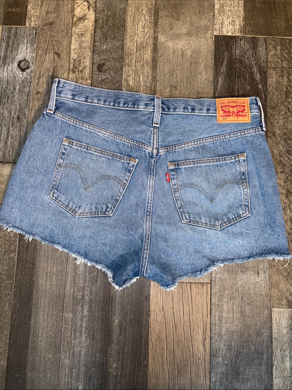 Levi’s 501 Original Cutoff Denim Shorts Women Size 33 / 16 High Rise Light Wash